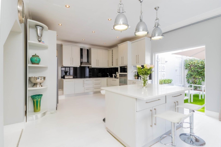 3 Bedroom Property for Sale in Fresnaye Western Cape